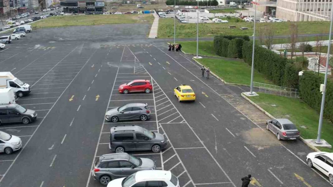 Taksiye ödediği ücret fazla gelince taksi şoförü oldu: Nazlı Bülbül ekmeğini direksiyon sallayarak kazanıyor 5